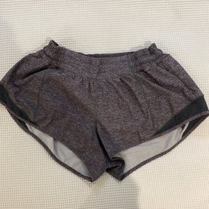 Lululemon Hotty-hot low-rise lined short 2.5”